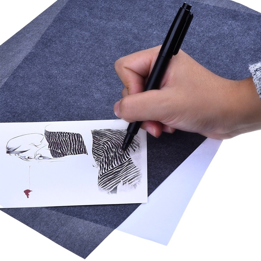 2 Fogli Max A2 Carta Copiativa per Tessuti 1 Bianca 1 Gialla 2 Fogli  Formato A2 (42x58) carta copiativa tessuti, carta carbone non macchiante  indicata per stoffe di ogni genere. 1 Confezione